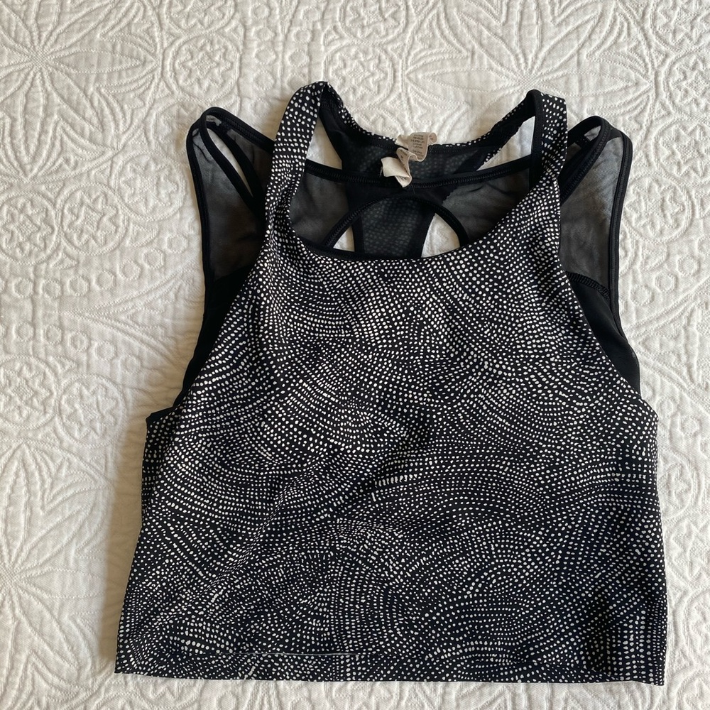 Lululemon crop top